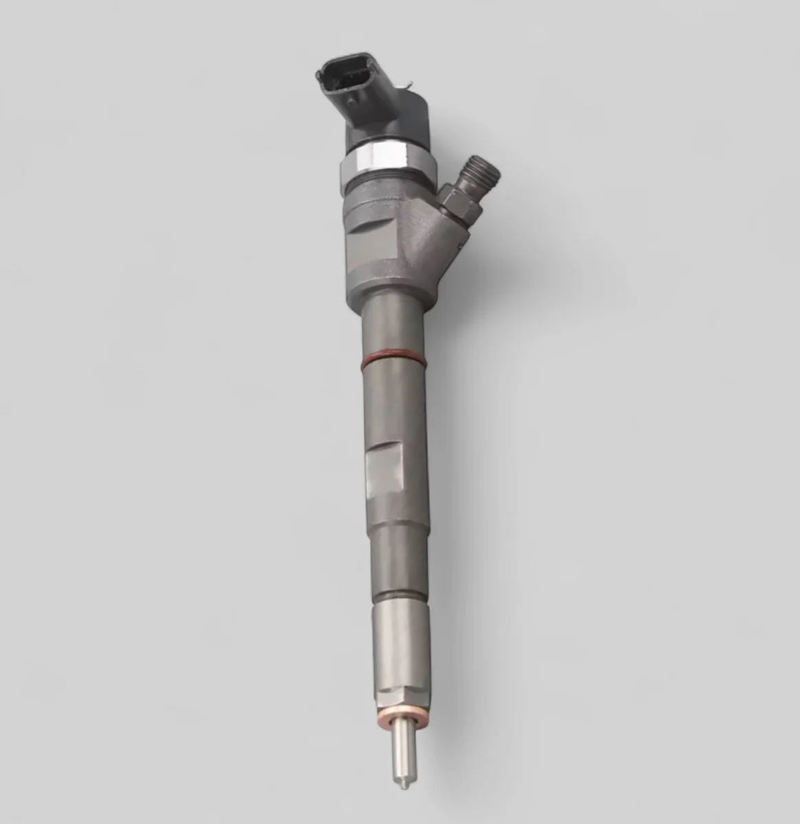 Remanufactured Bosch 0445110274 Hyundai Kia 2.5 CRDi diesel injector standing — side profile