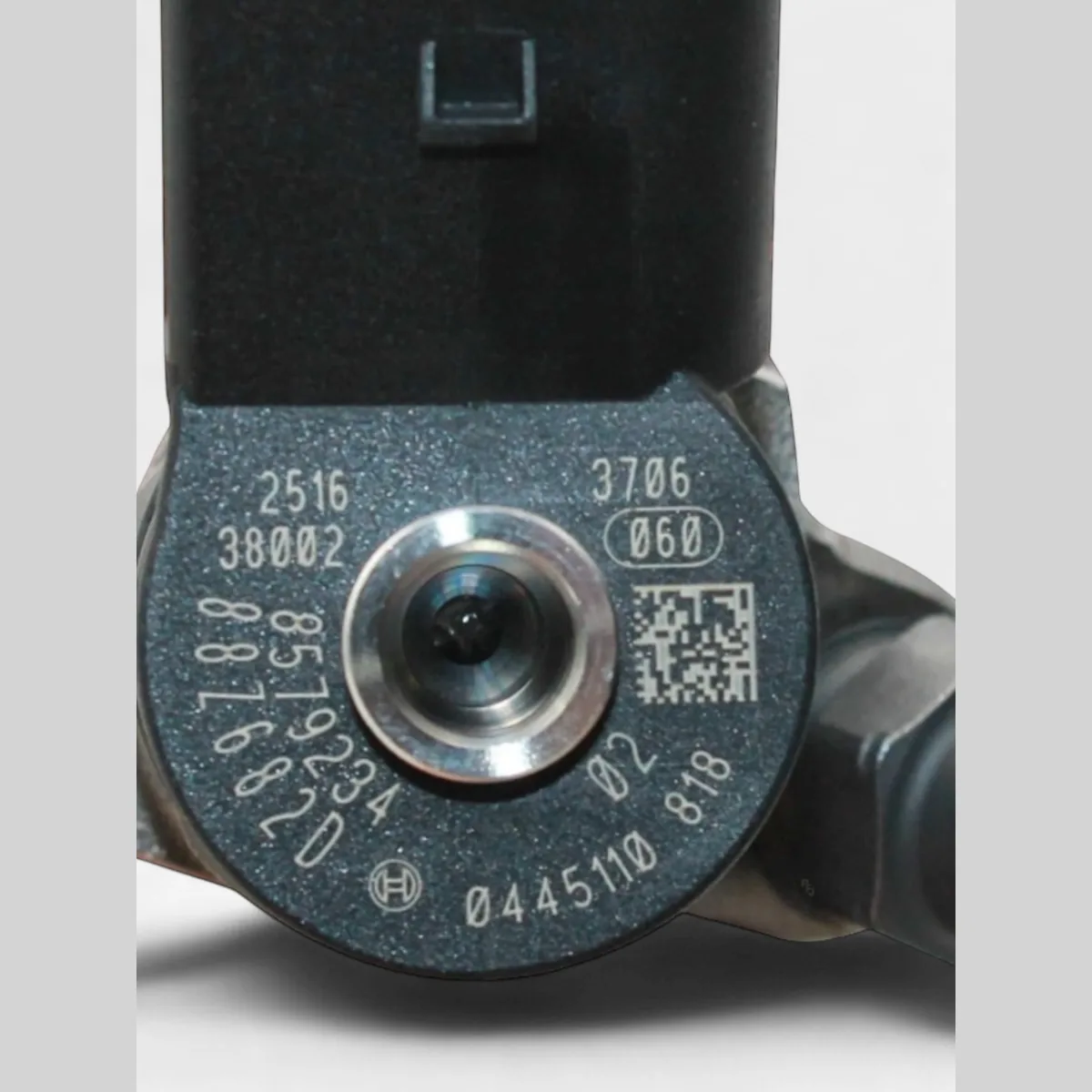 Bosch 0445110818 diesel injector part-number close-up (0445110818 / 38002)