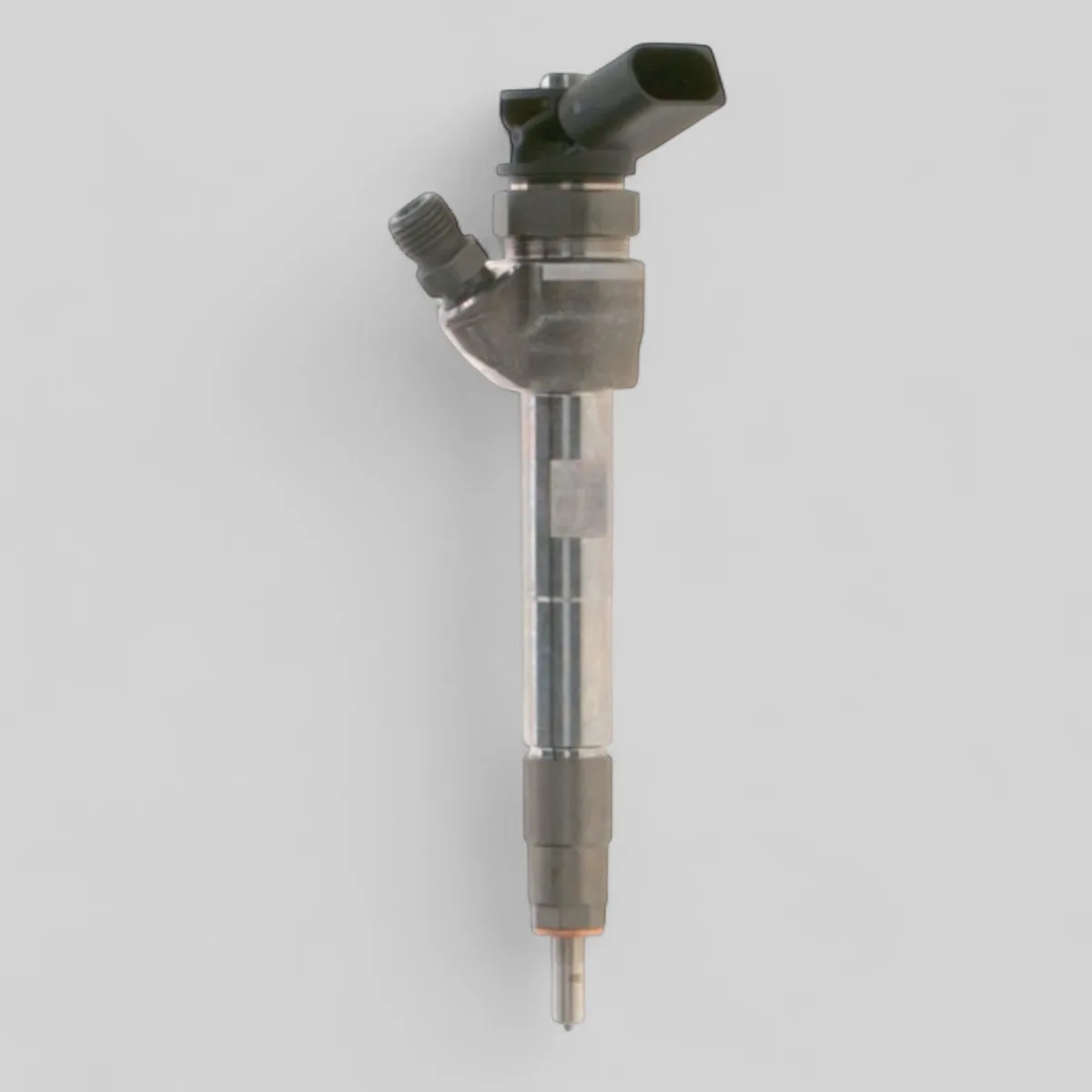Remanufactured Bosch 0445110818 diesel injector standing side view