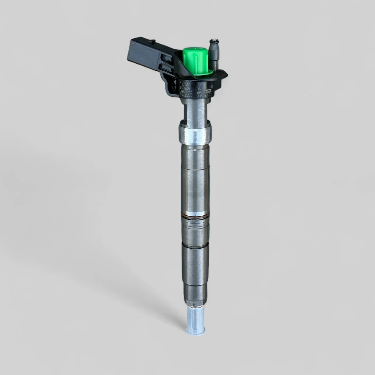 Remanufactured Bosch 0445116035 VW Transporter / Amarok 2.0 TDI diesel injector standing — side profile