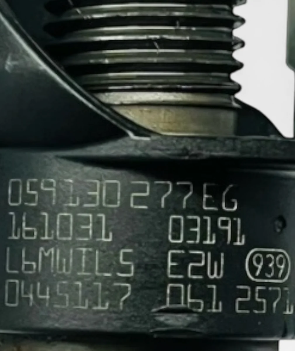 Close-up of Audi OE 059130277EG and Bosch 0445117 061 part number markings on 0445117061 injector