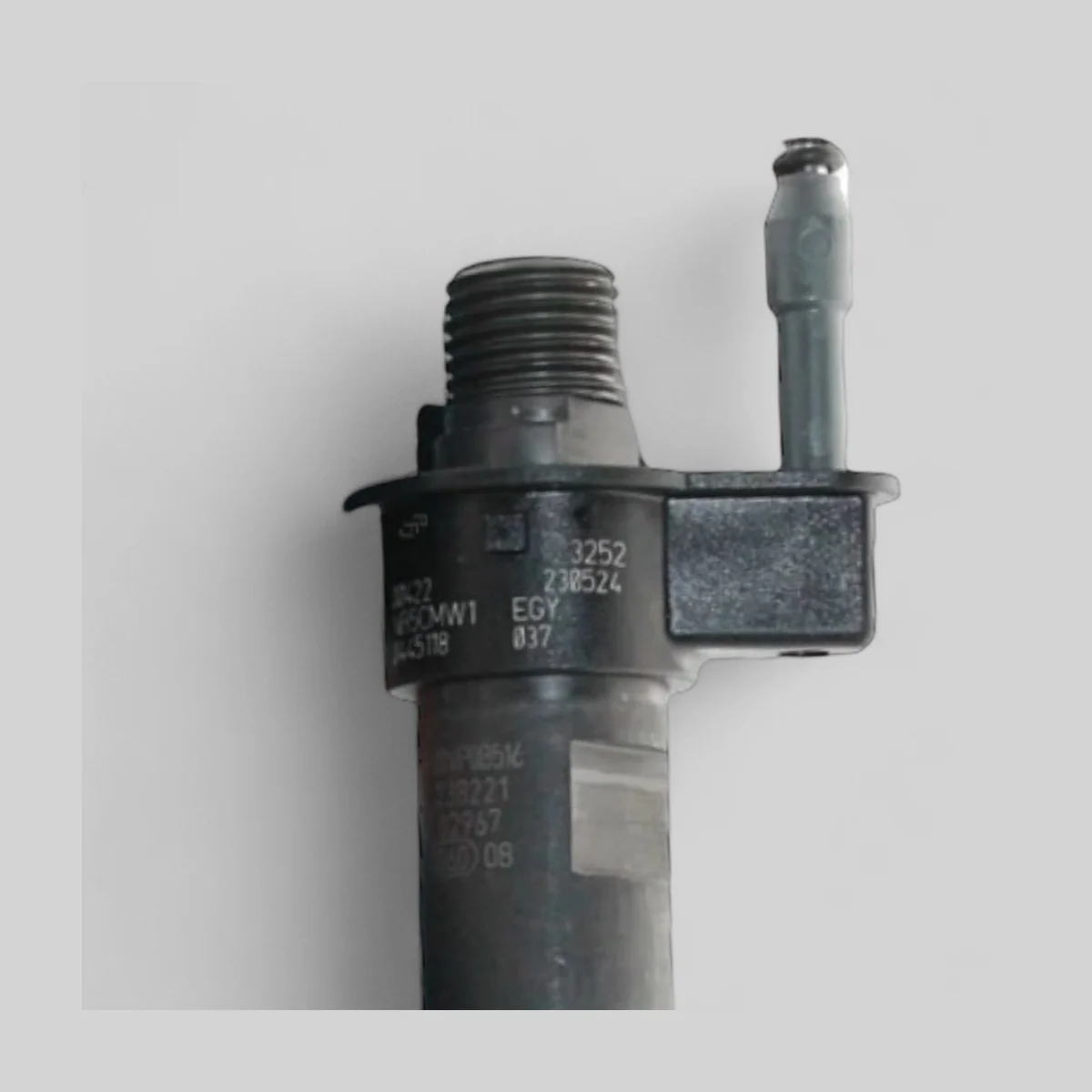 Bosch 0445118037 diesel injector part-number close-up (0445118037 / 230524 / 3252 / EGY)