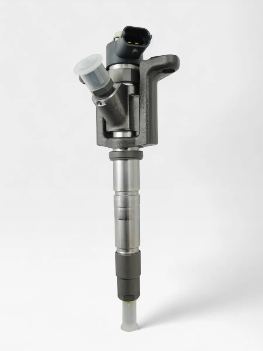 Remanufactured Bosch 0445120073 Mitsubishi Canter 3.0 DI-D diesel injector standing — side profile