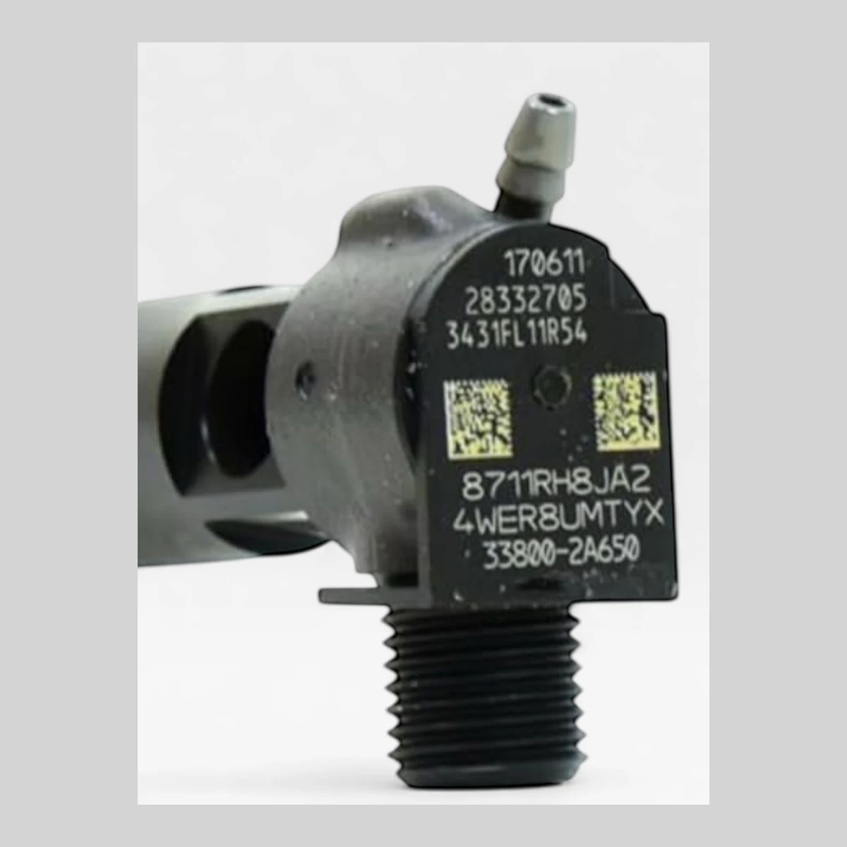 Delphi 28332705 diesel injector part-number close-up (28332705 / OE 33800-2A650)