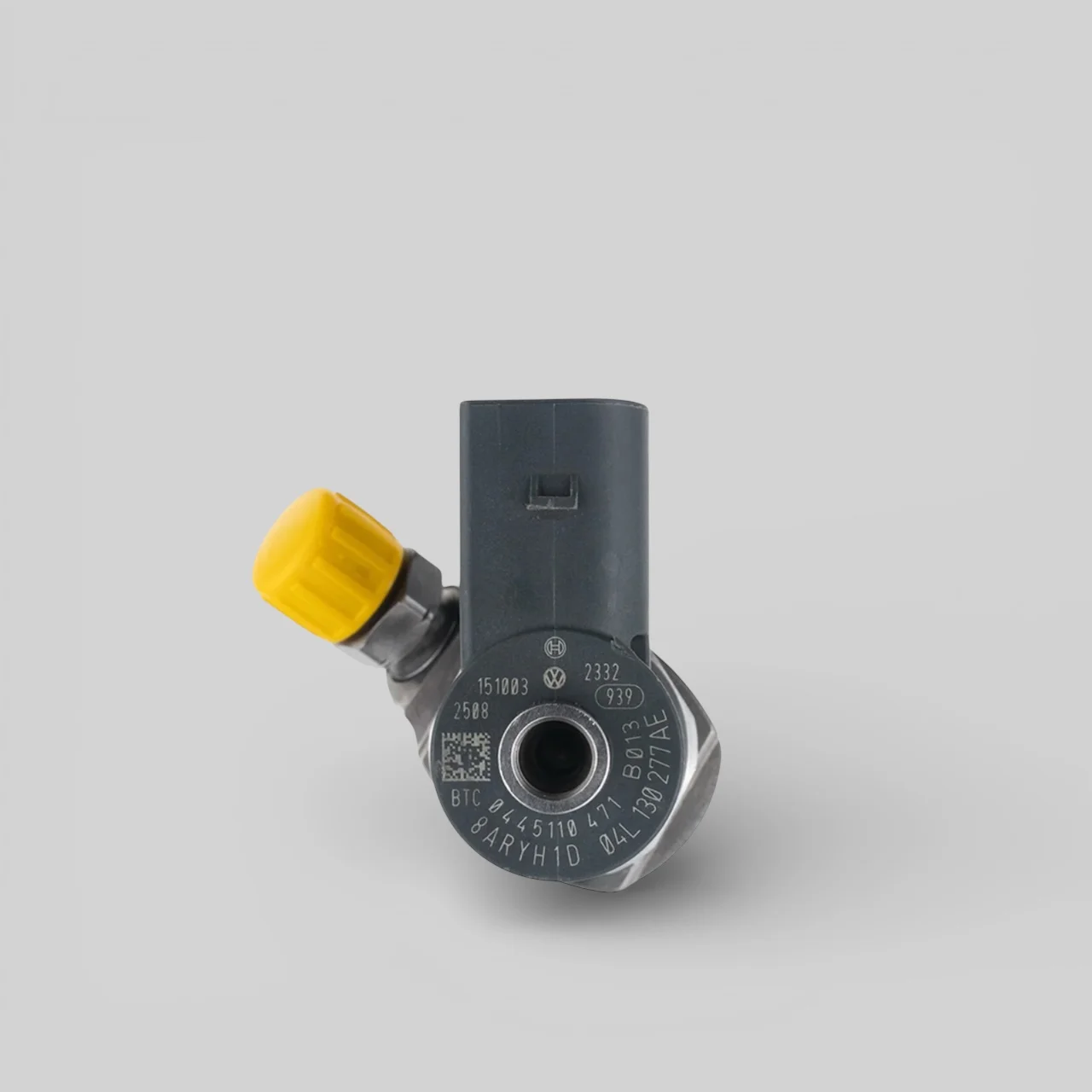 Remanufactured Bosch 0445110470 diesel injector — part number close-up