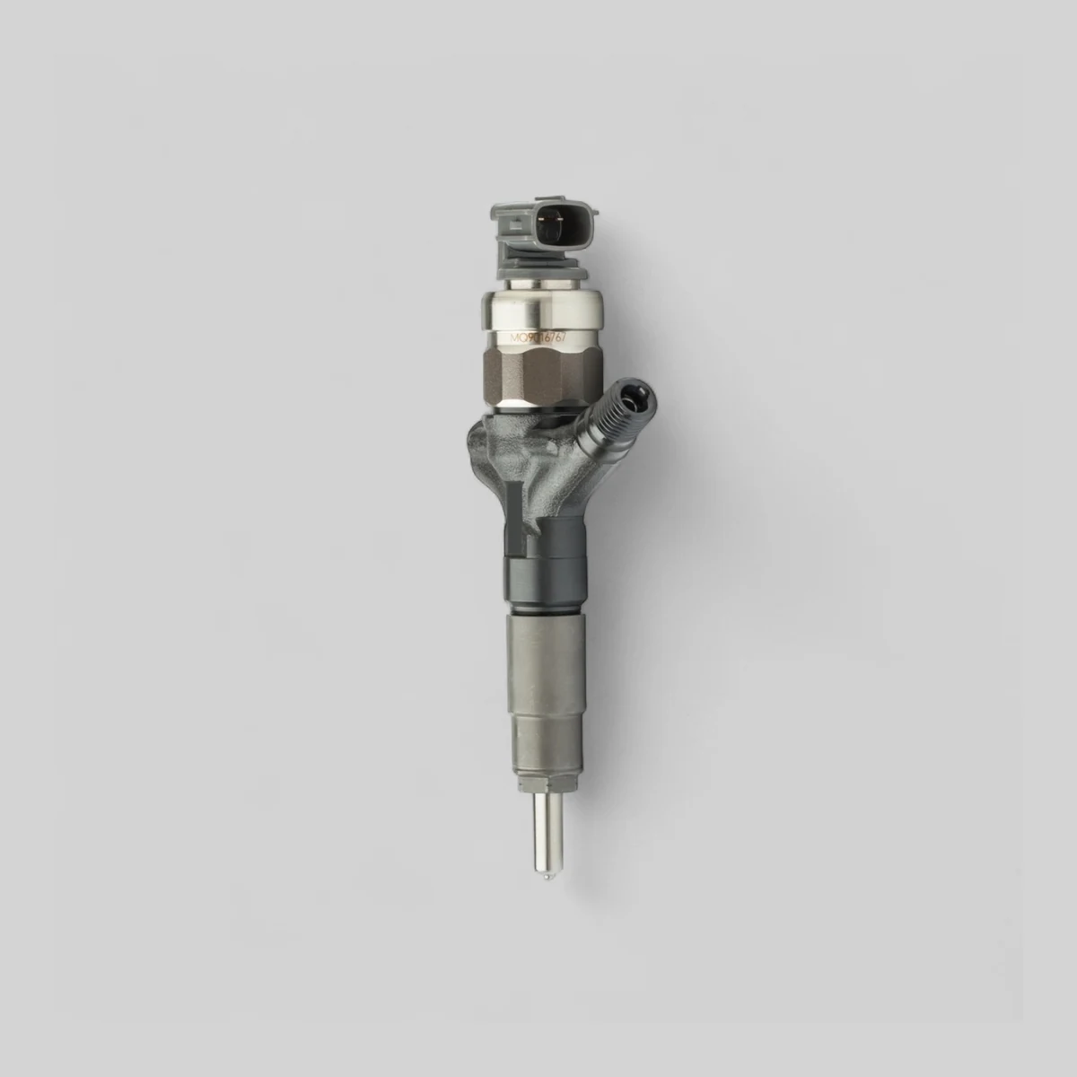 Remanufactured DENSO DCRI300250 (16613AA030) diesel injector standing side view