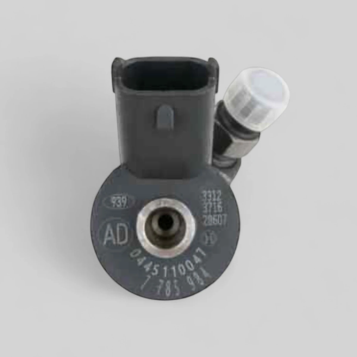 Remanufactured Bosch 0445110047 diesel injector — part number close-up