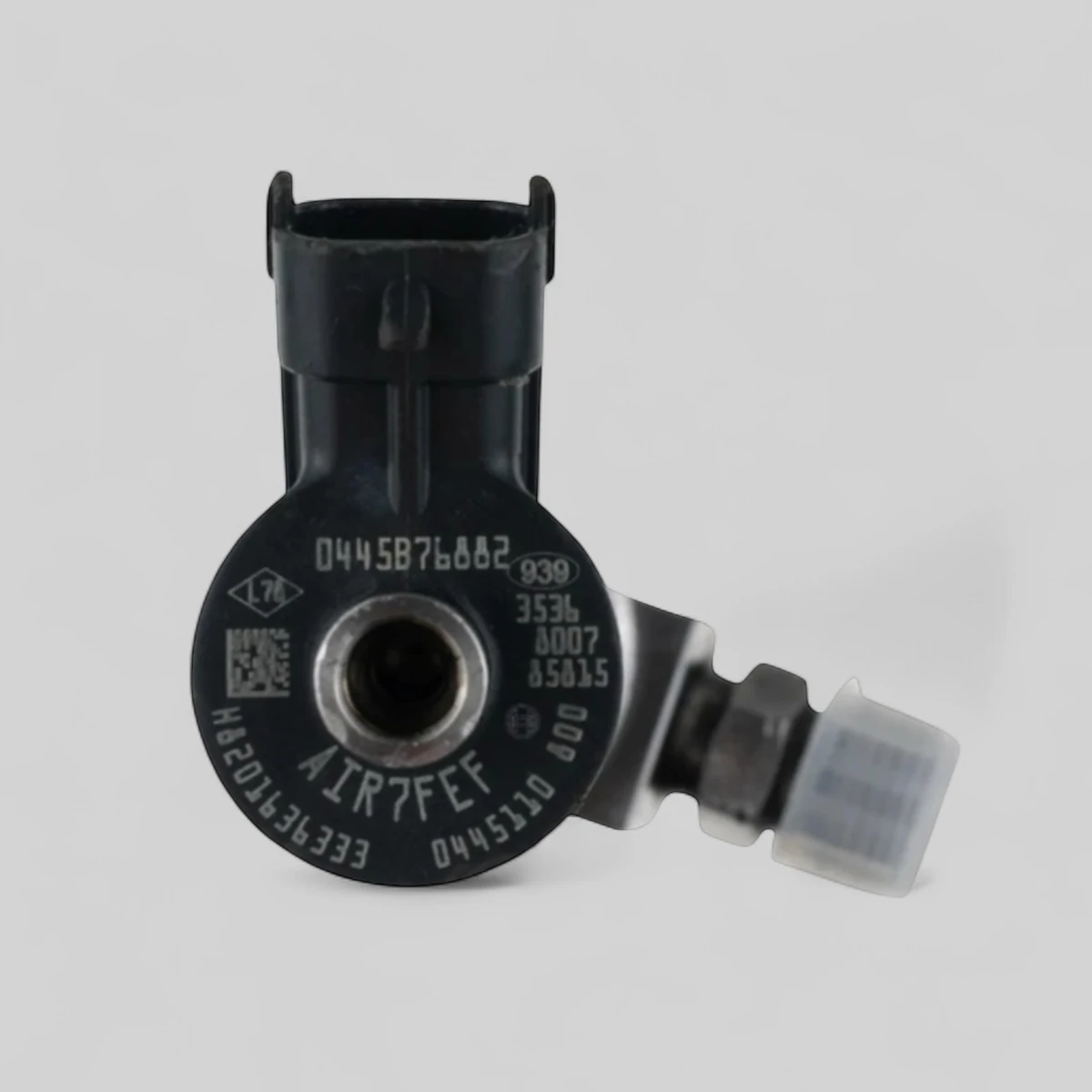 Remanufactured Bosch 0445110800 diesel injector — part number close-up