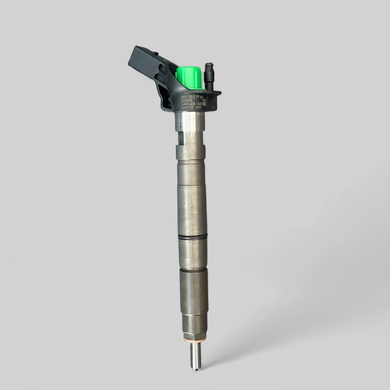 Remanufactured Bosch 0445115039 Audi A6 2.7 TDI diesel injector standing — side profile