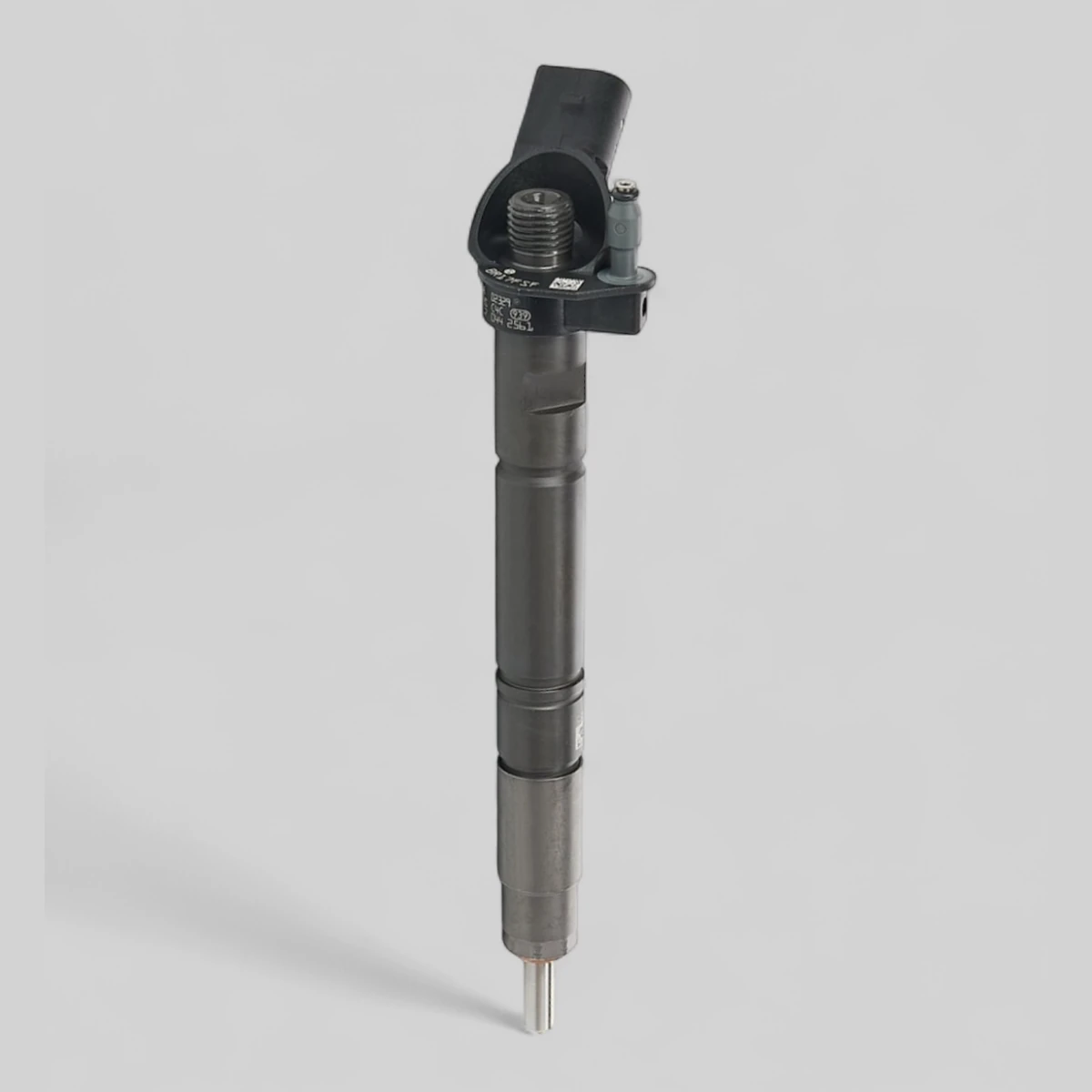 Remanufactured Bosch 0445117044 3.0 V6 BiTDI piezo diesel injector standing — side profile