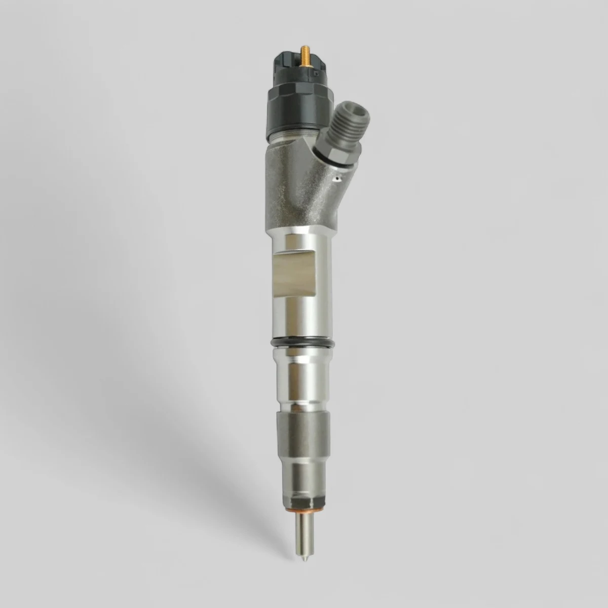 Bosch 0445120366 CRIN3-18 common rail diesel injector standing view