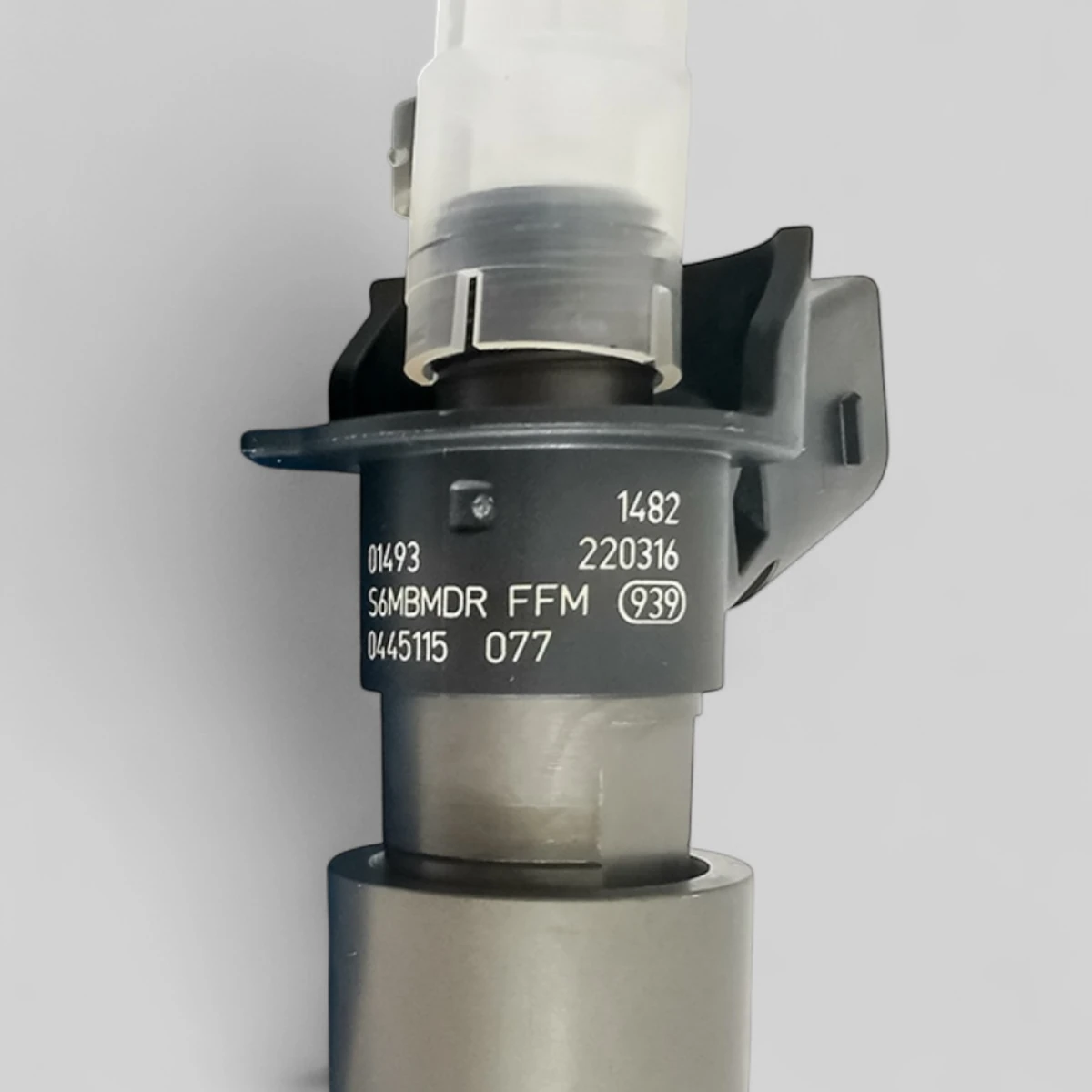 Remanufactured Bosch 13537808089 diesel injector — part number close-up