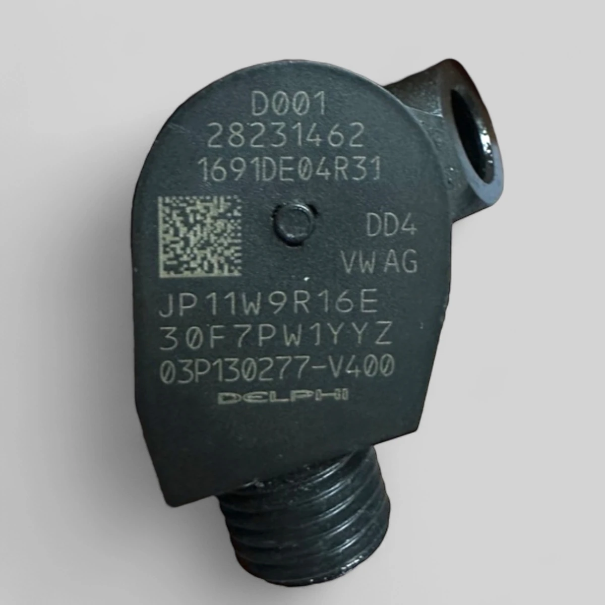 Remanufactured Delphi 28231462 diesel injector — part number close-up