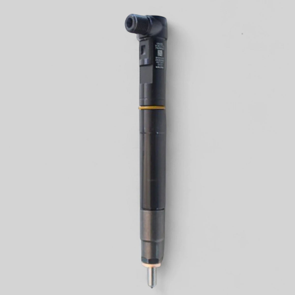 Remanufactured Delphi 28384645 SsangYong diesel injector standing — side profile