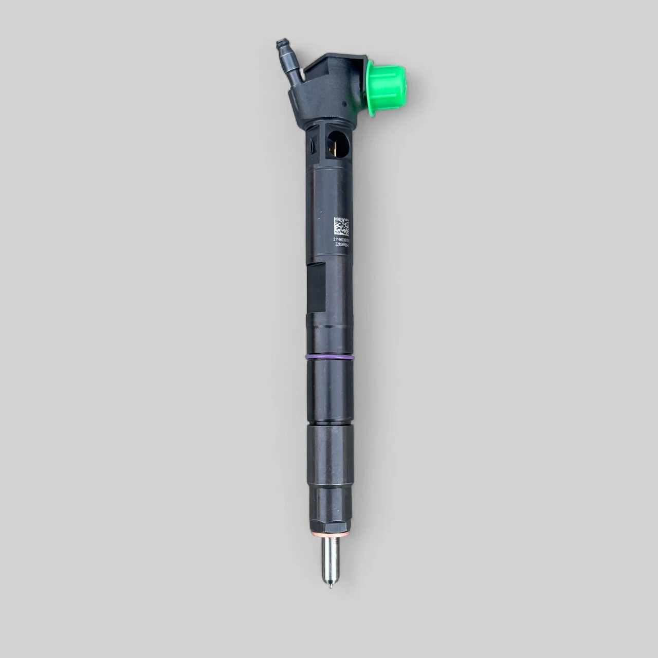 Remanufactured Delphi 28580673 JCB 4.8 EcoMAX diesel injector standing — side profile