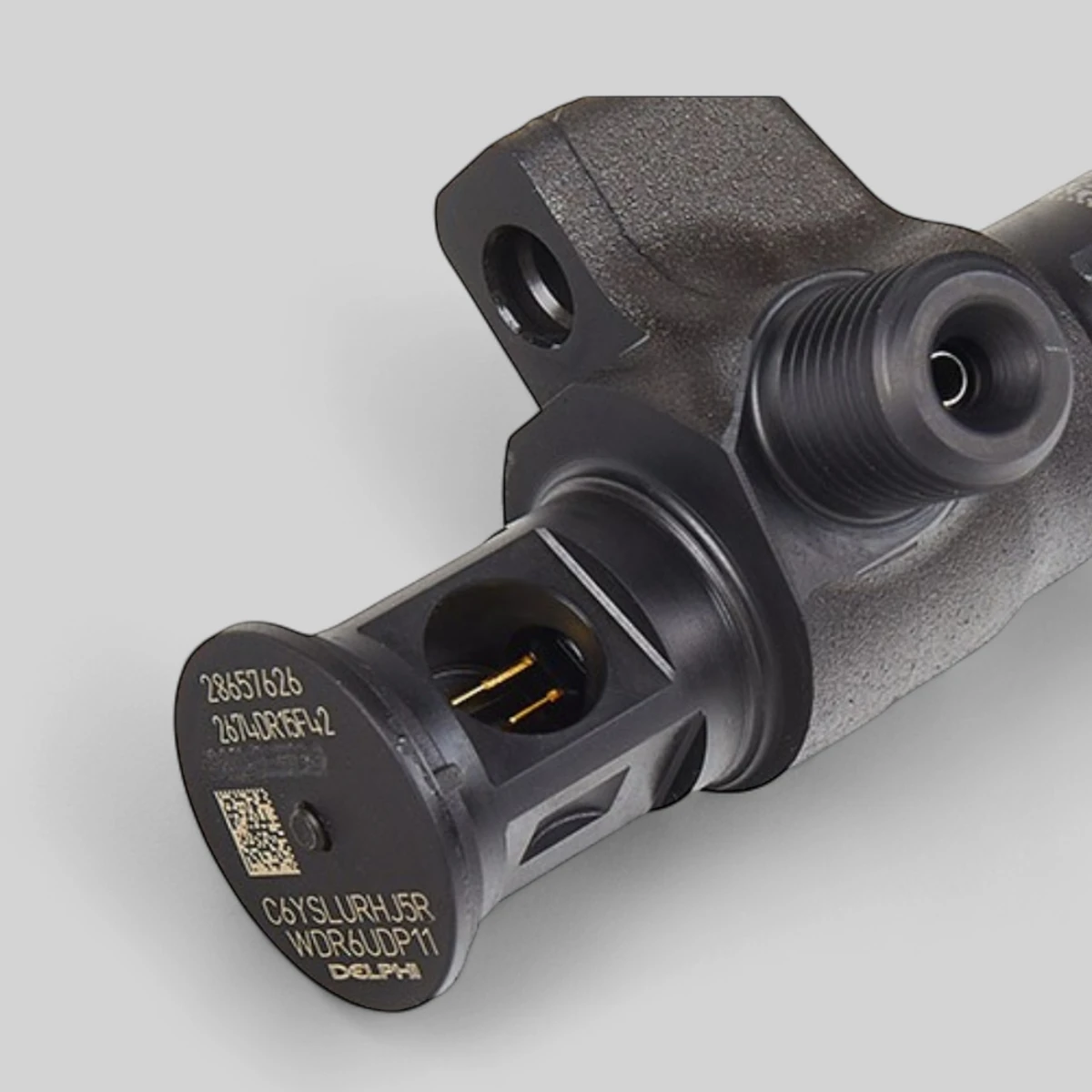 Remanufactured Delphi 28657626 diesel injector — part number close-up