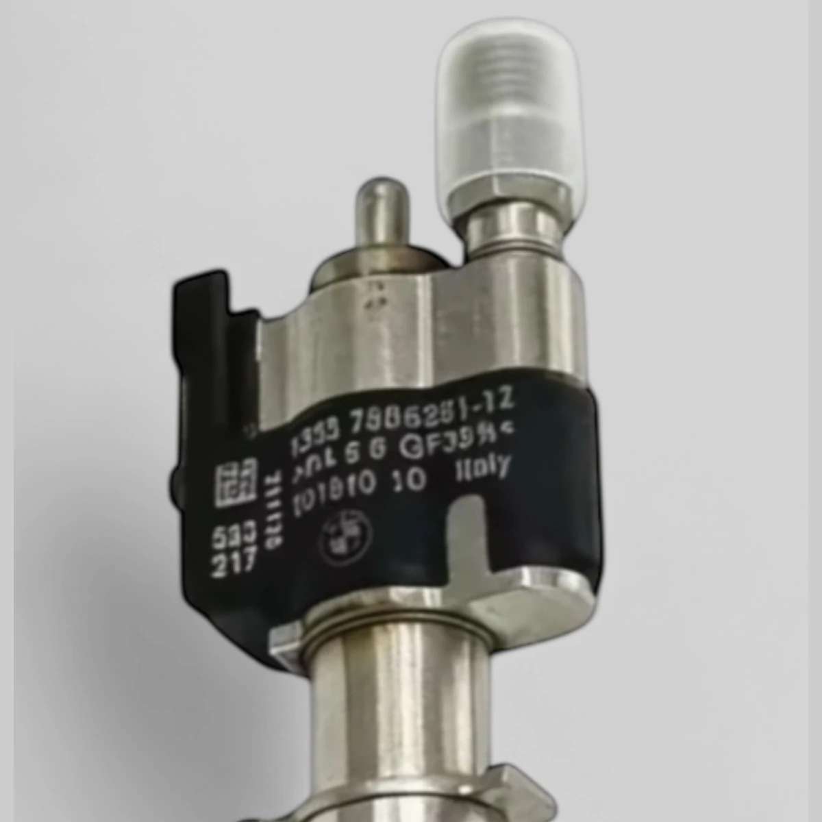 Close-up of BMW 13537585261-12 part number marking on Siemens VDO 563000110 injector