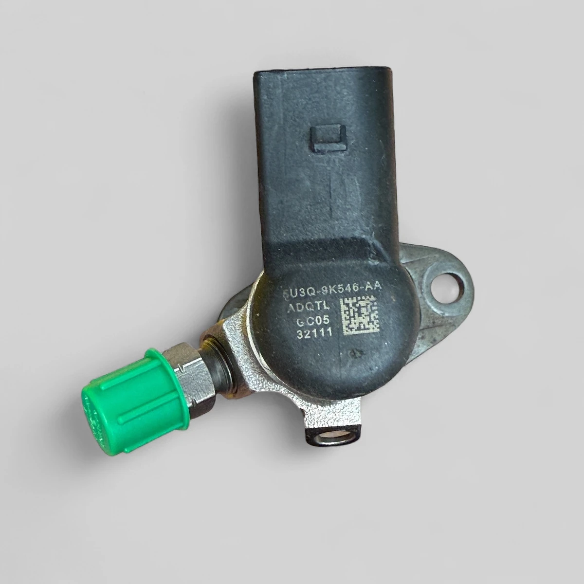 Remanufactured Siemens VDO / Continental A2C59511316 diesel injector — part number close-up