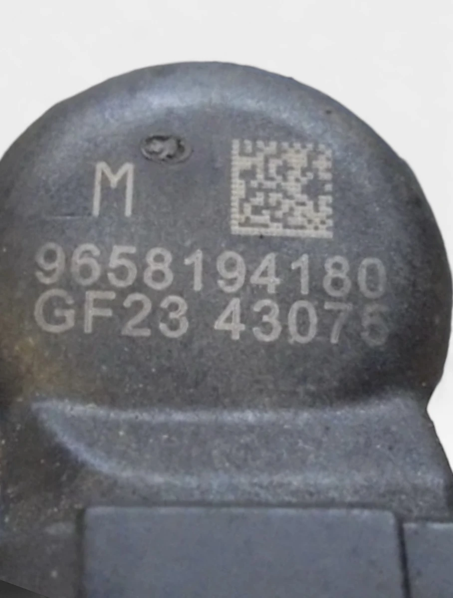 Remanufactured Siemens VDO / Continental A2C59511603 diesel injector — part number close-up