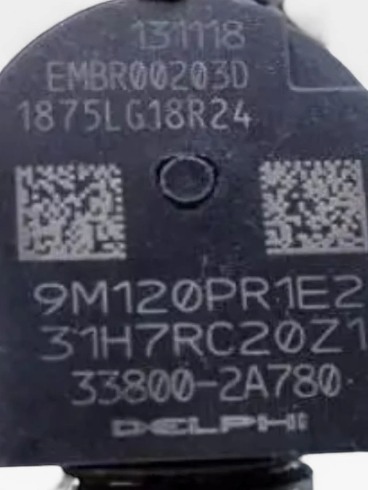Delphi DFIR00203D injector close-up showing part number EMBR00203D / 33800-2A780 and DELPHI branding