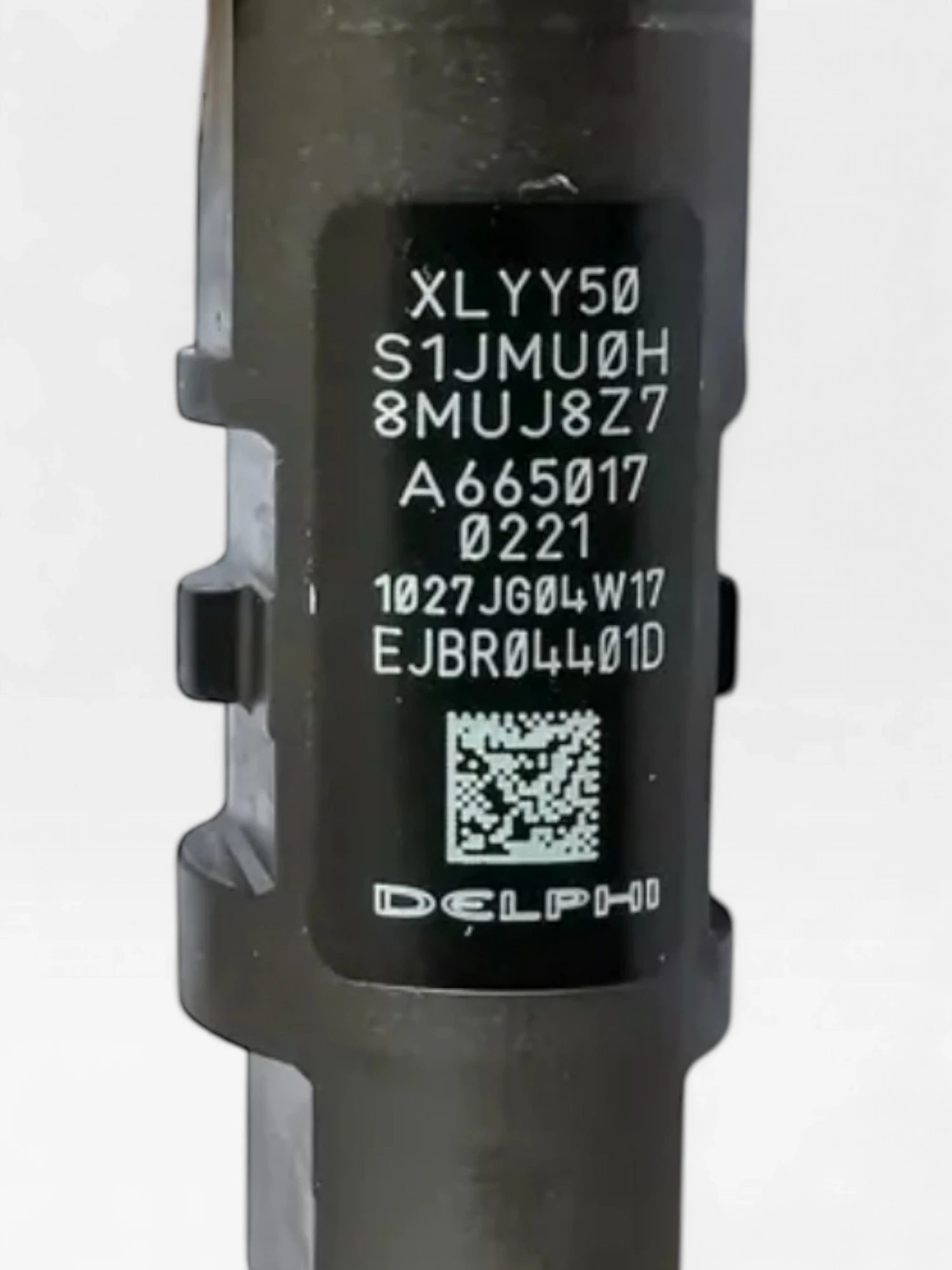 Genuine Delphi EJBR04401D remanufactured diesel injector for SsangYong 2.7 XDi D27DT — full standing view