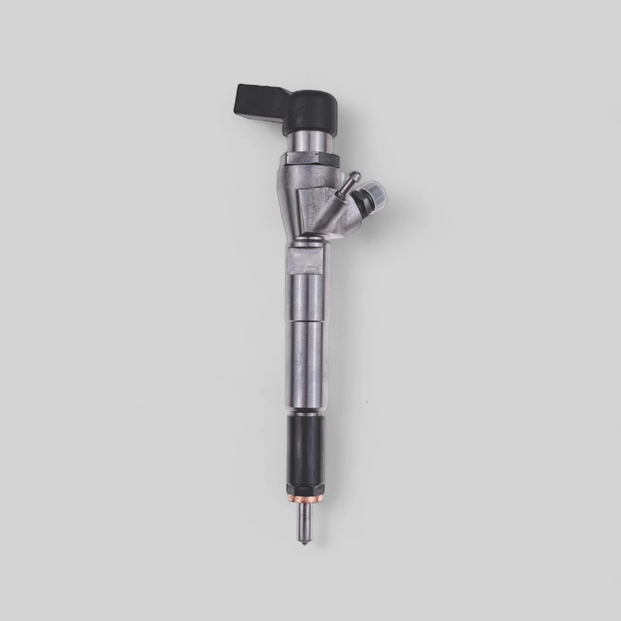 Siemens VDO / Continental H8200704191 1.5 dCi diesel injector — side profile showing return pipe