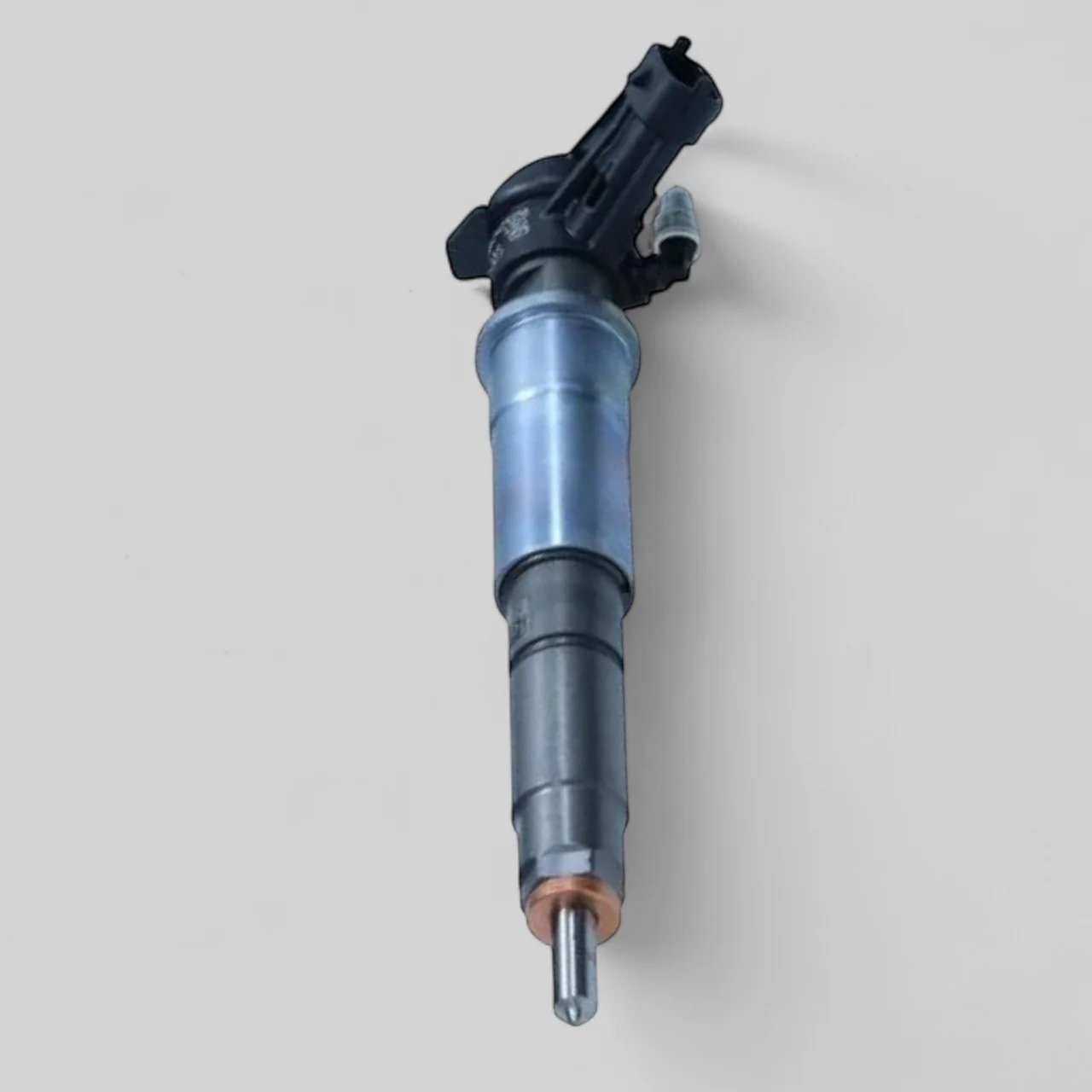 Bosch 0445116033 V9X 3.0 dCi diesel injector standing — side profile